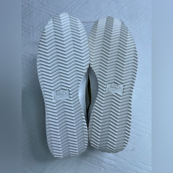 25: Nike: Cortez Basic SL (GS) Size: 6.5Y - Picture 5 of 8